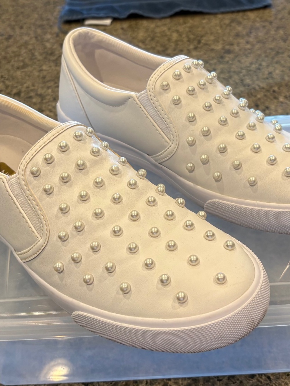 Cute Nine West slip on sneaker (Women's size 8)